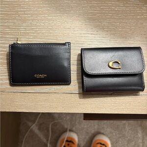 Coach Essential Card Holder Wallet